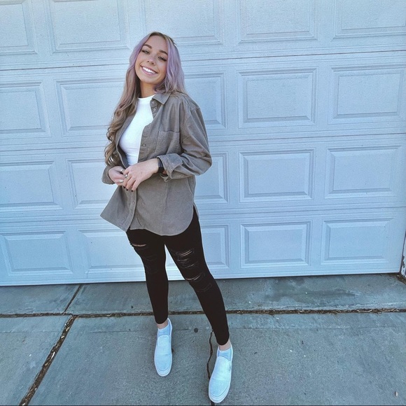 welcome to my closet !!! - Picture 2 of 11